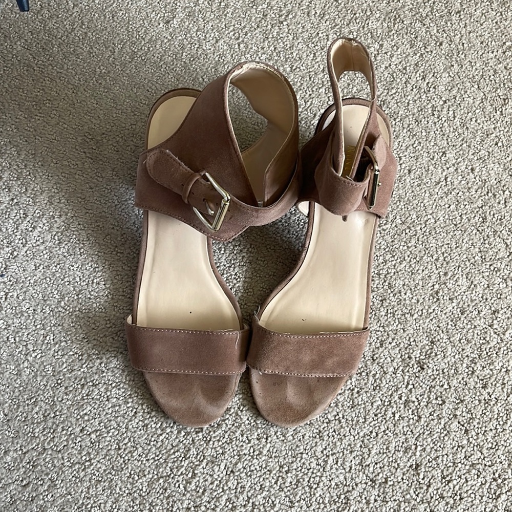 Women’s chunky heel